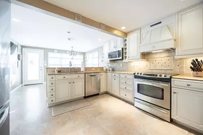 19 Lindauer St, Peabody, MA 01960 - Photo 1