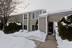 44 Nassau Dr, Springfield, MA 01129 - Photo 1