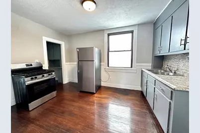 56 Clinton Ave #2R, Holyoke, MA 01040 - Photo 1
