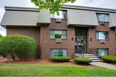 12 Hallmark Gdns #7, Burlington, MA 01803 - Photo 1