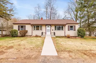 26 Roosevelt Dr, Southbridge, MA 01550 - Photo 1