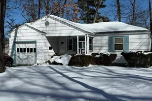 137 Carnavon Cir, Springfield, MA 01109 - Photo 1