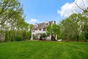 8 Smithfield Pl, Dartmouth, MA 02748 - Photo 1