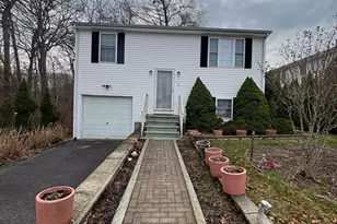 107 Apple Creek Ln, Fall River, MA 02720 - Photo 1