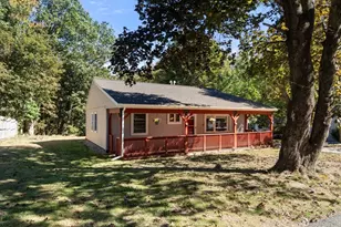 18 Edgewood Dr, Holden, MA 01520 - Photo 1