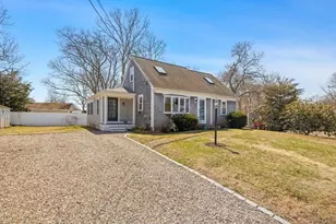 17 Swallow St, Falmouth, MA 02536 - Photo 1