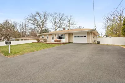 201 Caroline Dr, Bellingham, MA 02019 - Photo 1