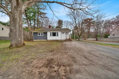 11 Bartlett St, Salisbury, MA 01952 - Photo 1