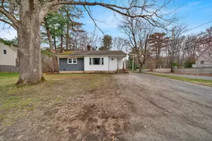11 Bartlett St, Salisbury, MA 01952 - Photo 1