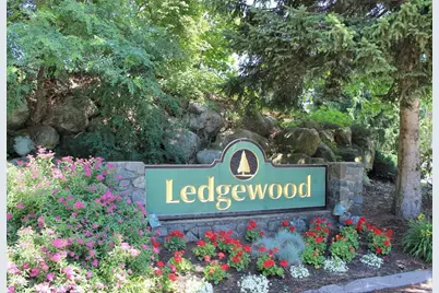 2 Ledgewood Way #7, Peabody, MA 01960 - Photo 1