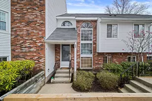 121 Tall Oaks Dr, Weymouth, MA 02190 - Photo 1