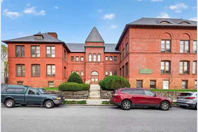 31 Elizabeth St #202, Worcester, MA 01605 - Photo 1