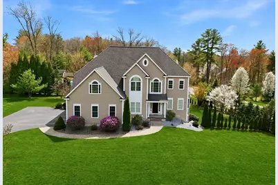 19 Crimson Dr, Shrewsbury, MA 01545 - Photo 1