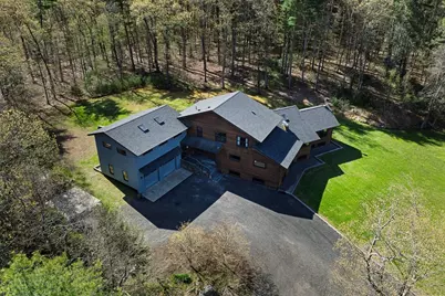 555 Coles Meadow Rd, Northampton, MA 01060 - Photo 1