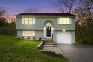 131 Queen Ave, West Springfield, MA 01089 - Photo 1