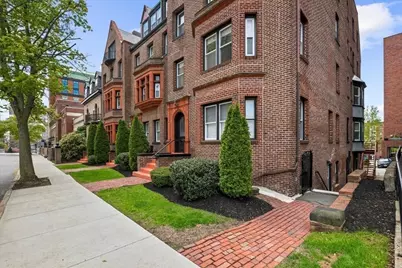 40 Elm St #1, Worcester, MA 01609 - Photo 1