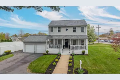 1870 County St, Somerset, MA 02726 - Photo 1