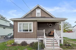 22 Davis St, Malden, MA 02148 - Photo 1