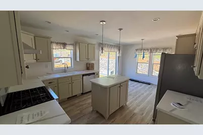 20 Pinrock Drive, Sturbridge, MA 01566 - Photo 1