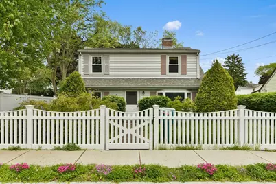35 Alandale Pkwy, Norwood, MA 02062 - Photo 1