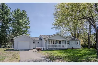 8 Applewood Ln, Holyoke, MA 01040 - Photo 1
