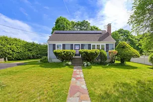 4 Meadow Ln, Walpole, MA 02081 - Photo 1