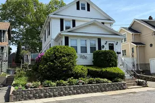 8 Lincoln Ct, Saugus, MA 01906 - Photo 1