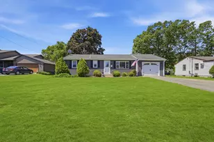 303 College St, Chicopee, MA 01020 - Photo 1