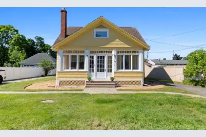 17 Munroe Street, Lynnfield, MA 01940 - Photo 1