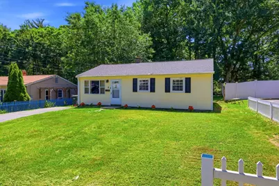 9 Woodcliff St, Springfield, MA 01109 - Photo 1