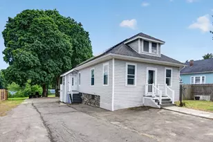 524 Lowell St, Methuen, MA 01844 - Photo 1