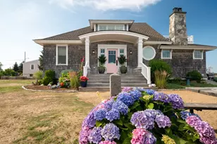 11 Julia St, Newburyport, MA 01950 - Photo 1