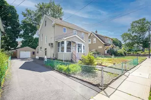 64 Ridgewood Ave, Holyoke, MA 01040 - Photo 1