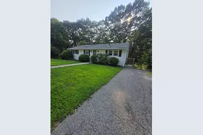 42 Iowa St, Worcester, MA 01602 - Photo 1