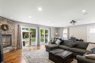 33 Griffin Rd, Peabody, MA 01960 - Photo 1