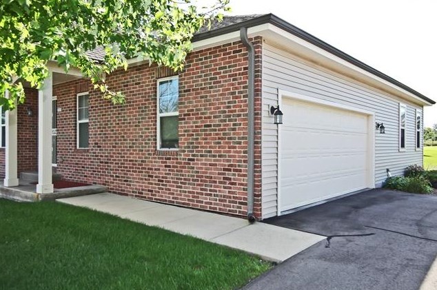 2612 9th Ave, South Milwaukee, WI 53172-3216