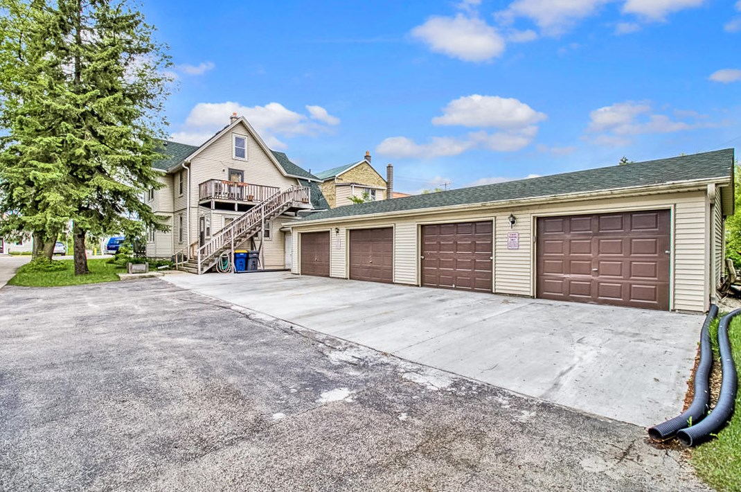 447 W Main St, Newburg, WI 53060