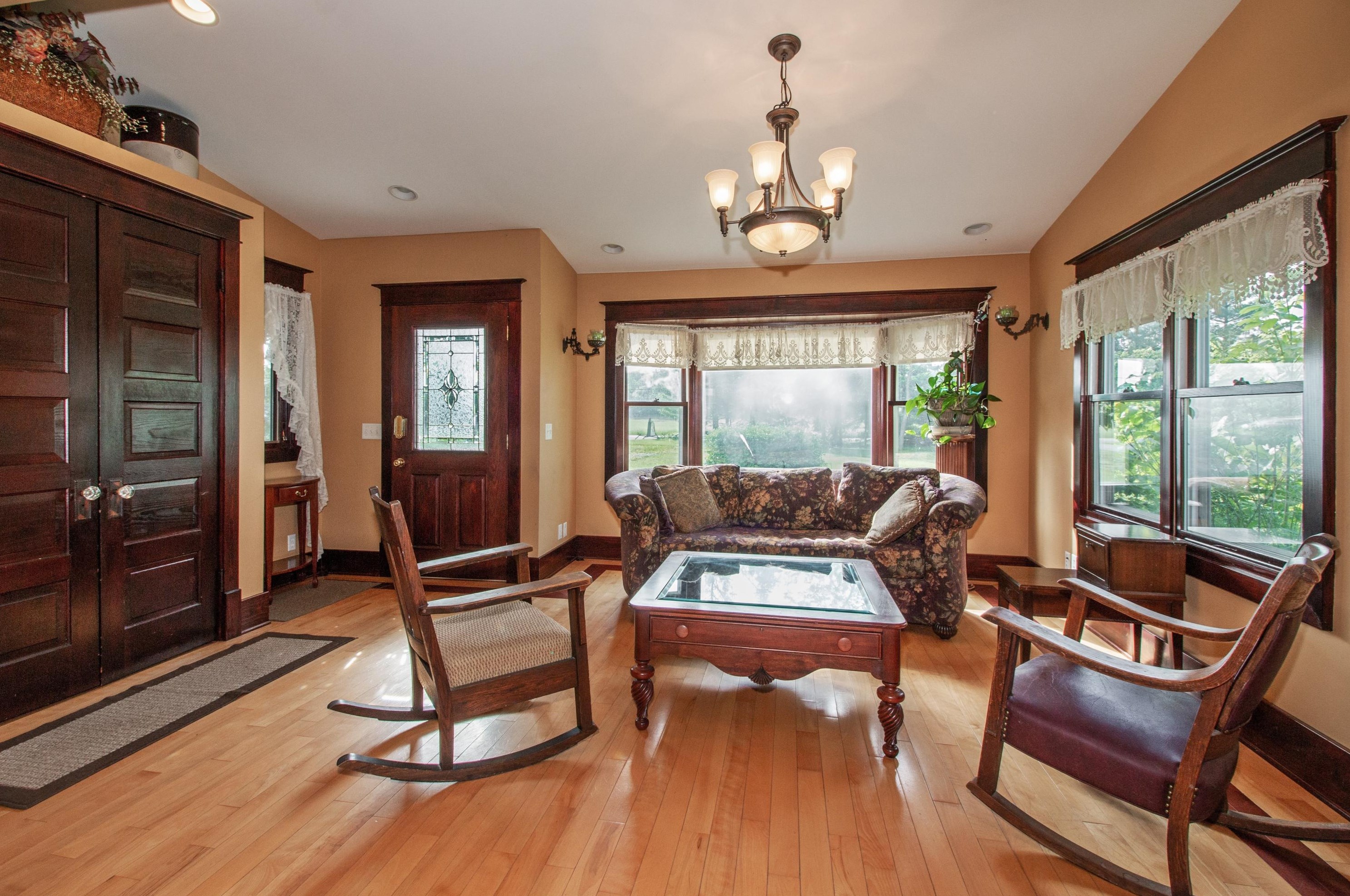 2631 E Lake Shore Dr, Twin Lakes, WI 53181