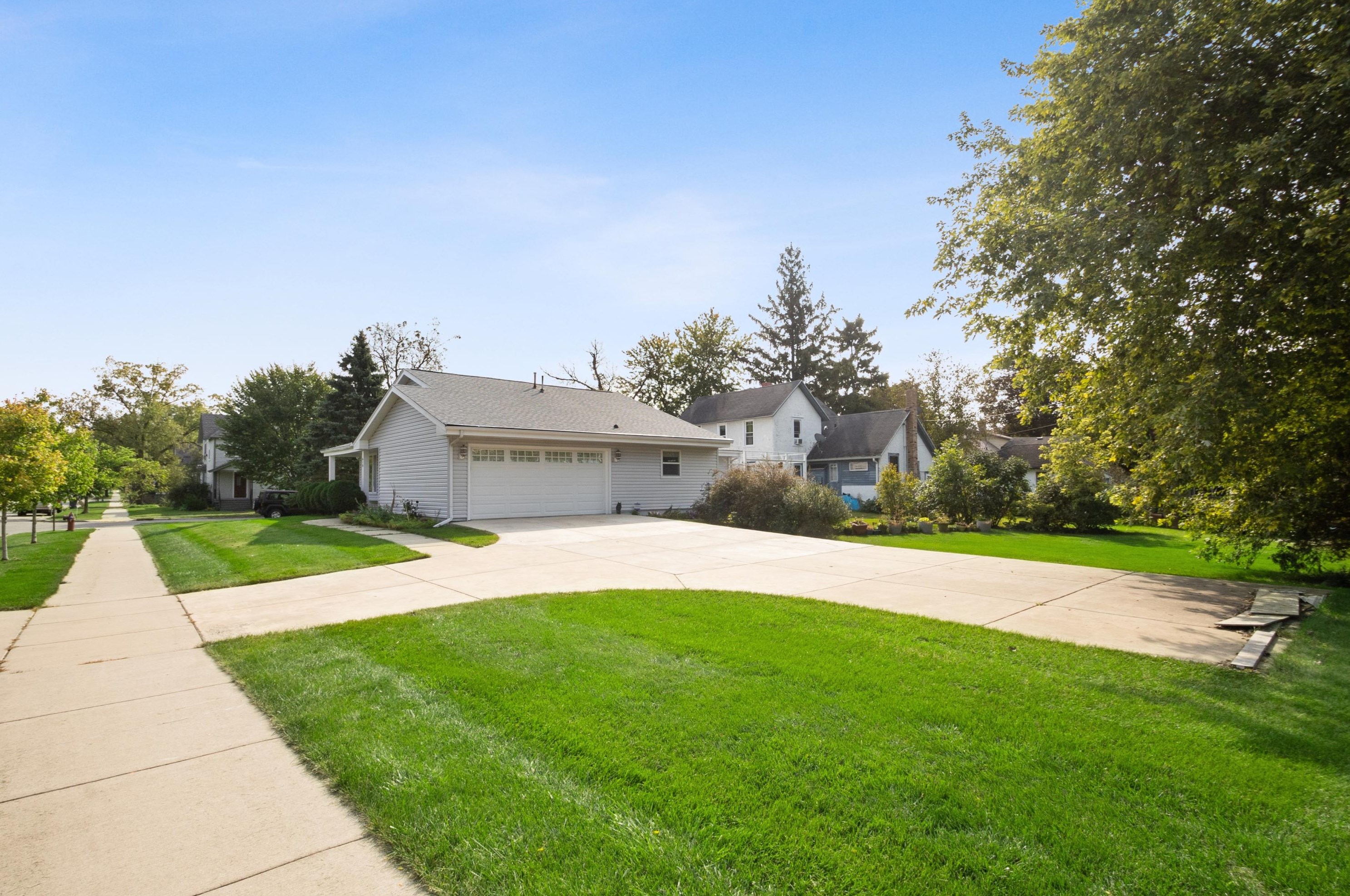 610 Main St, Genoa City, WI 53128-2085