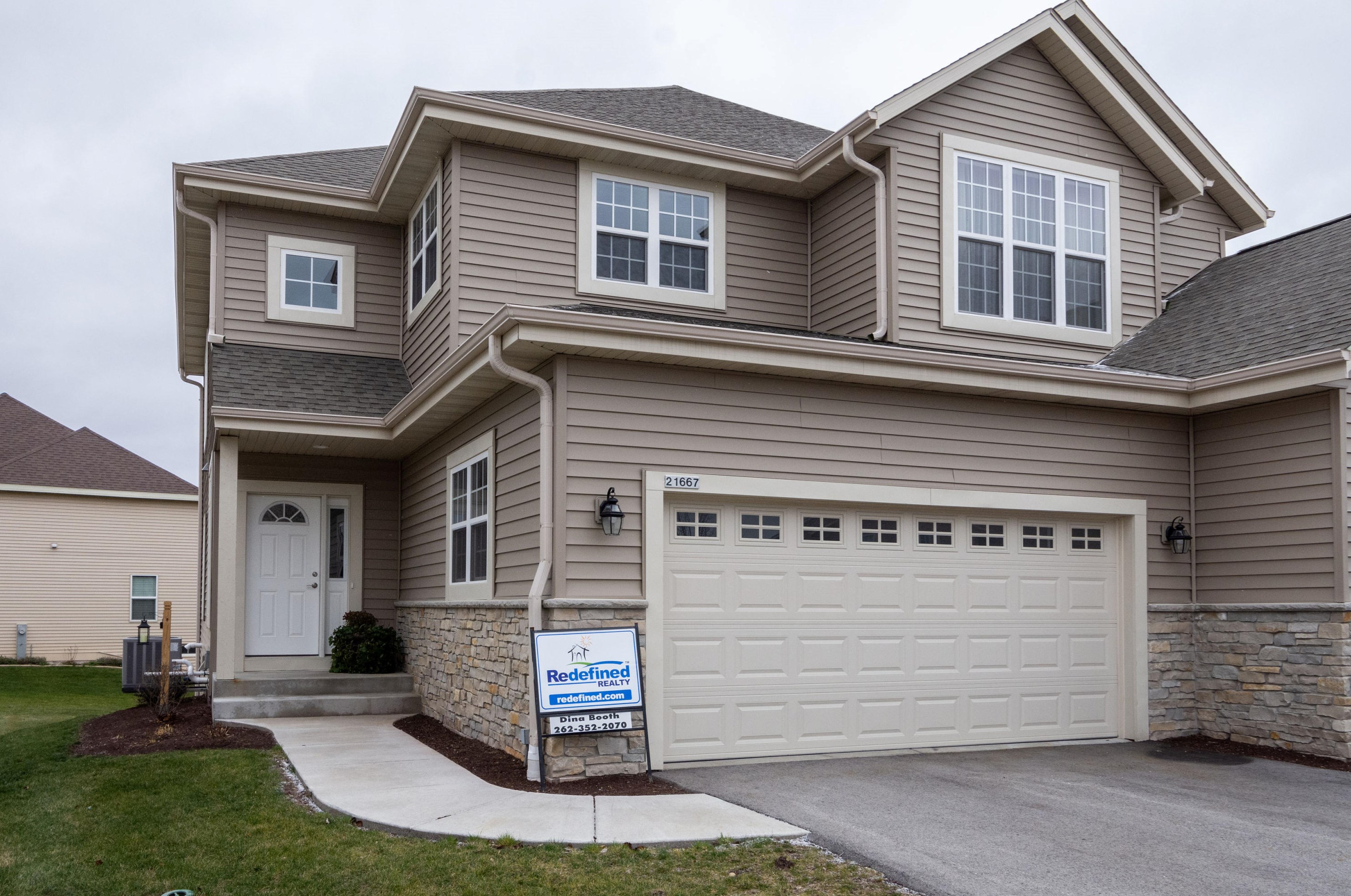 21667 Weather Edge Cir, Lannon, WI 53046-9625