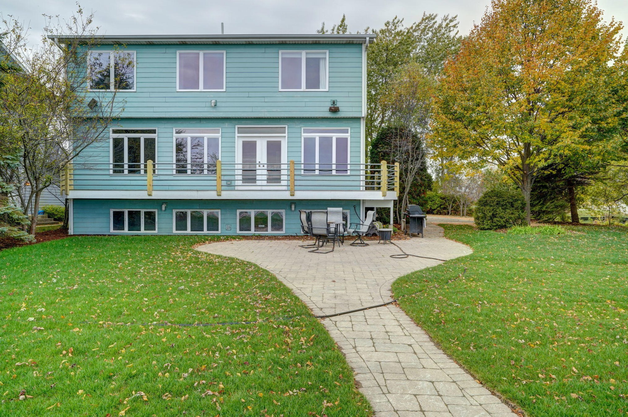 10403 Lakeshore Dr, Kenosha, WI 53158