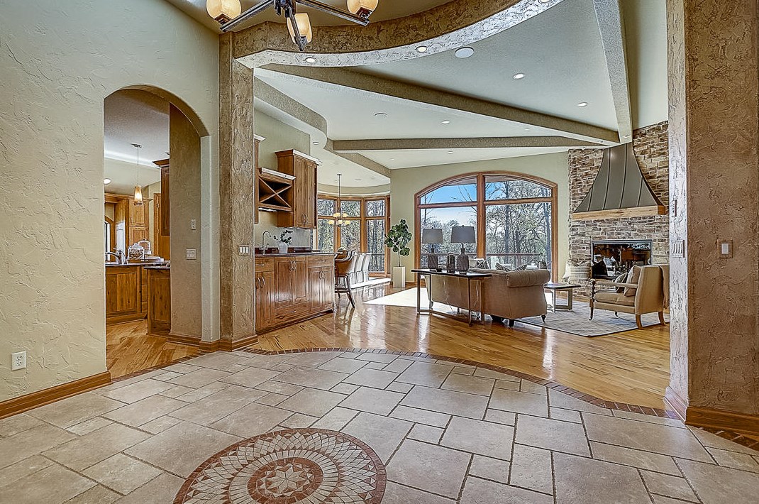 11390 N Creekside Ct, Thiensville, WI 53092