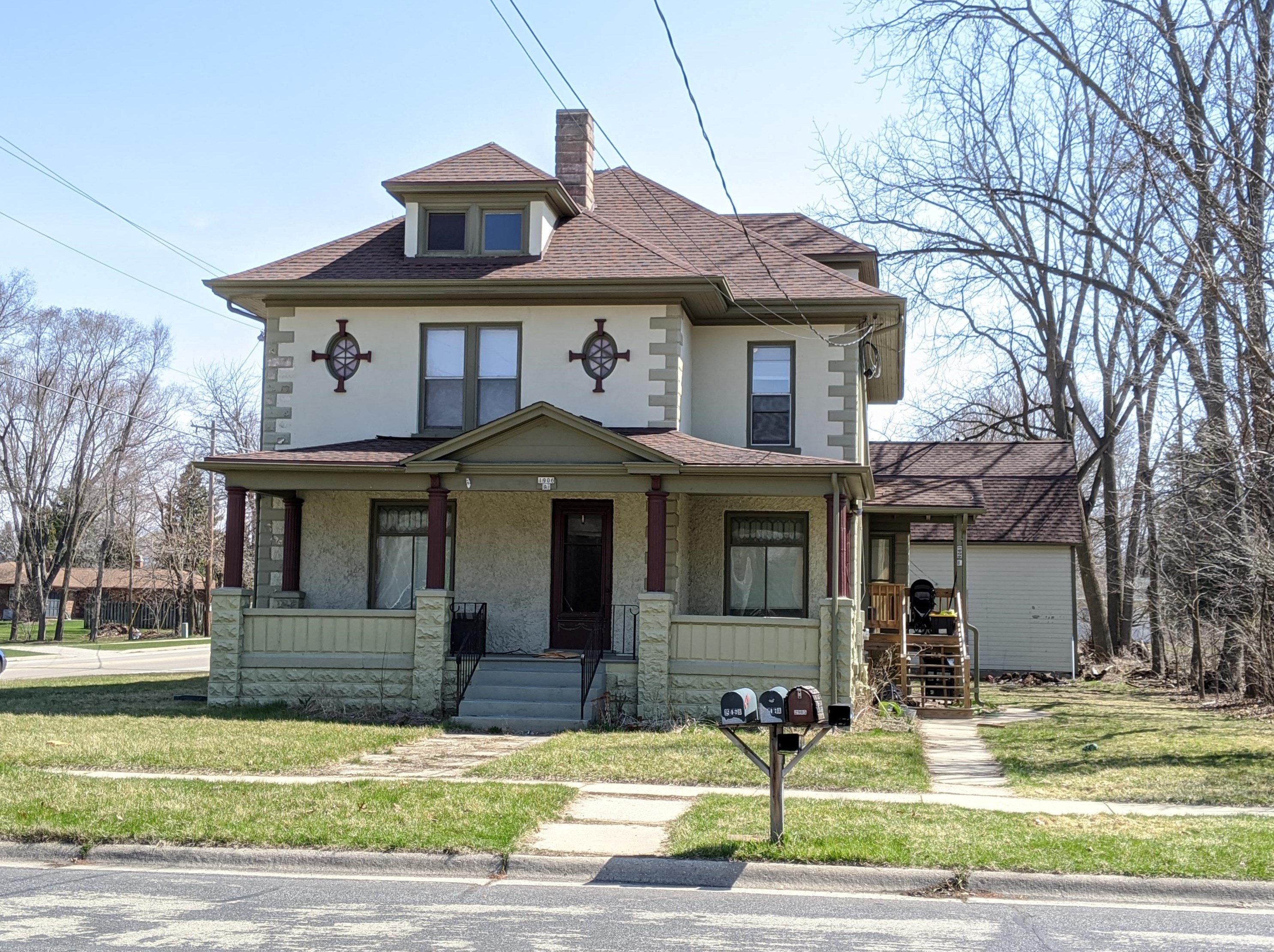 1906 Division St #a/b/c, East Troy, WI 53120