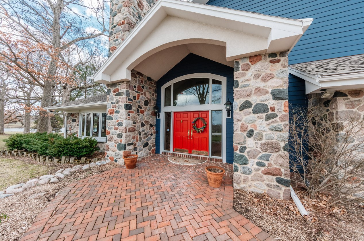 3805 Bradee Rd, Brookfield, WI 53005-2127
