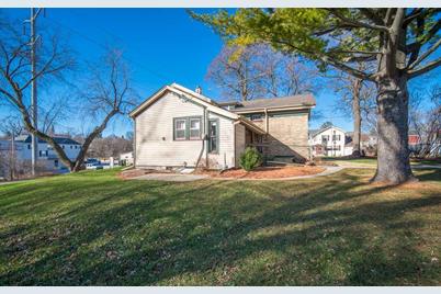 1797 Barton Ave West Bend Wi 53090 Mls 1719081 Coldwell Banker