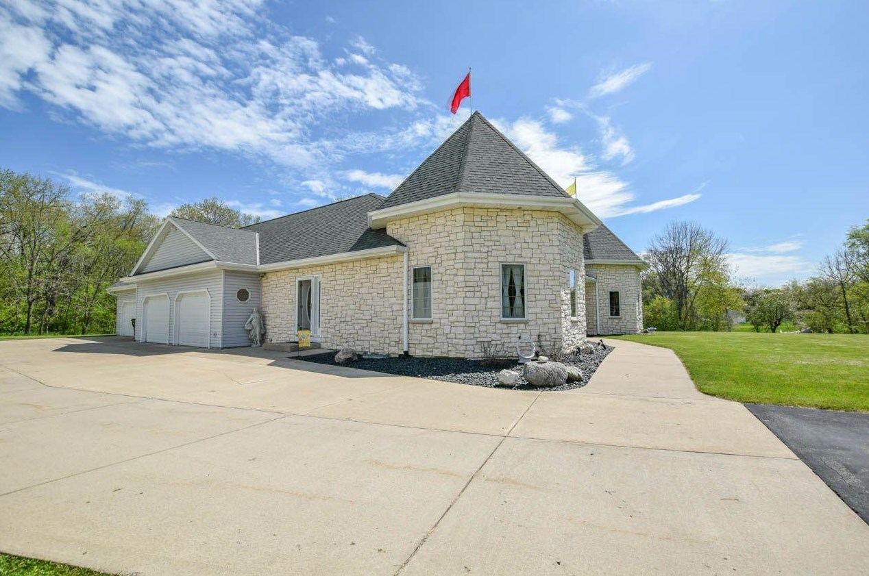 403 Emerson Ave, South Milwaukee, WI 53172-1201