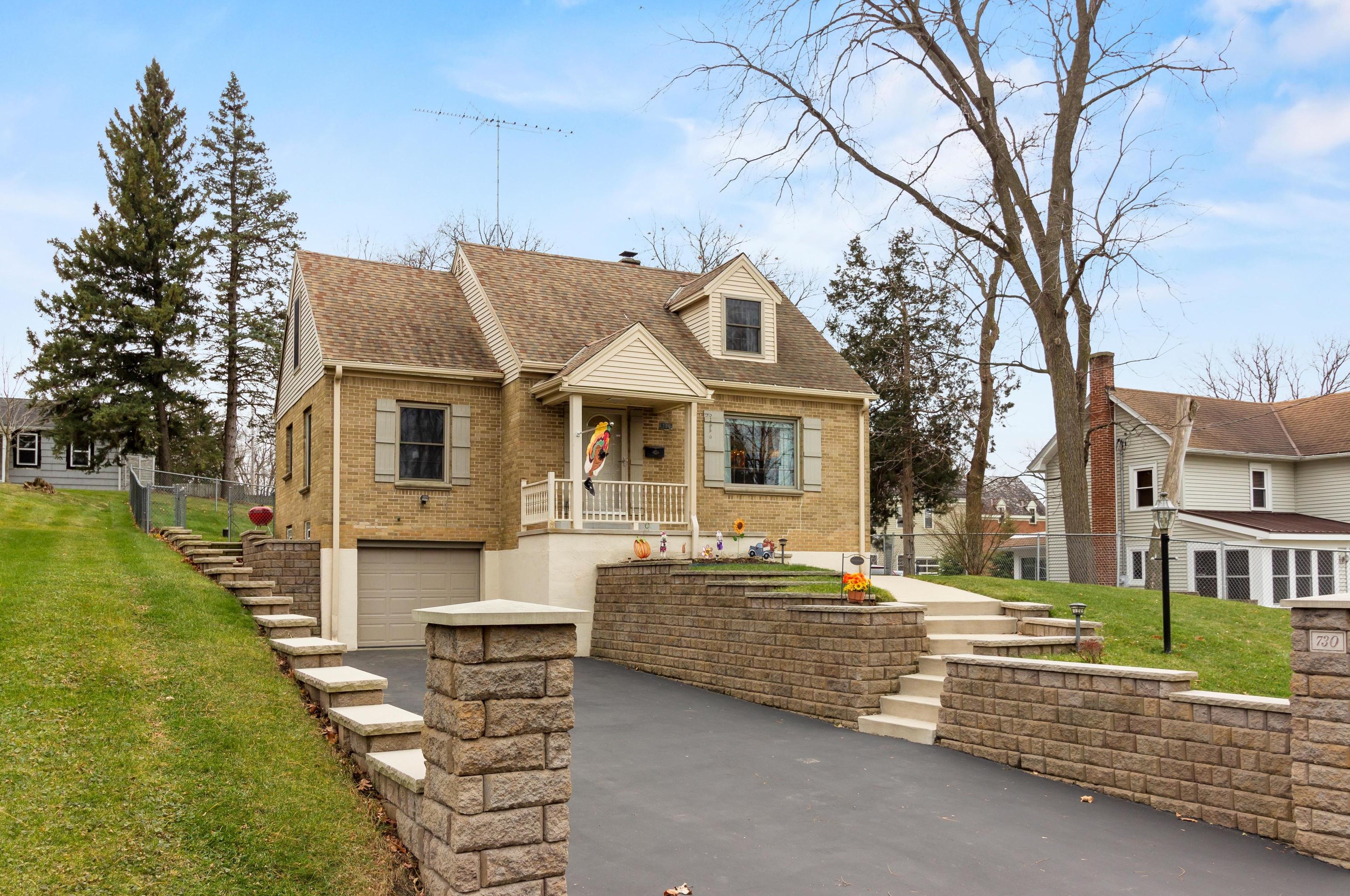 730 Main St, Delafield, WI 53018