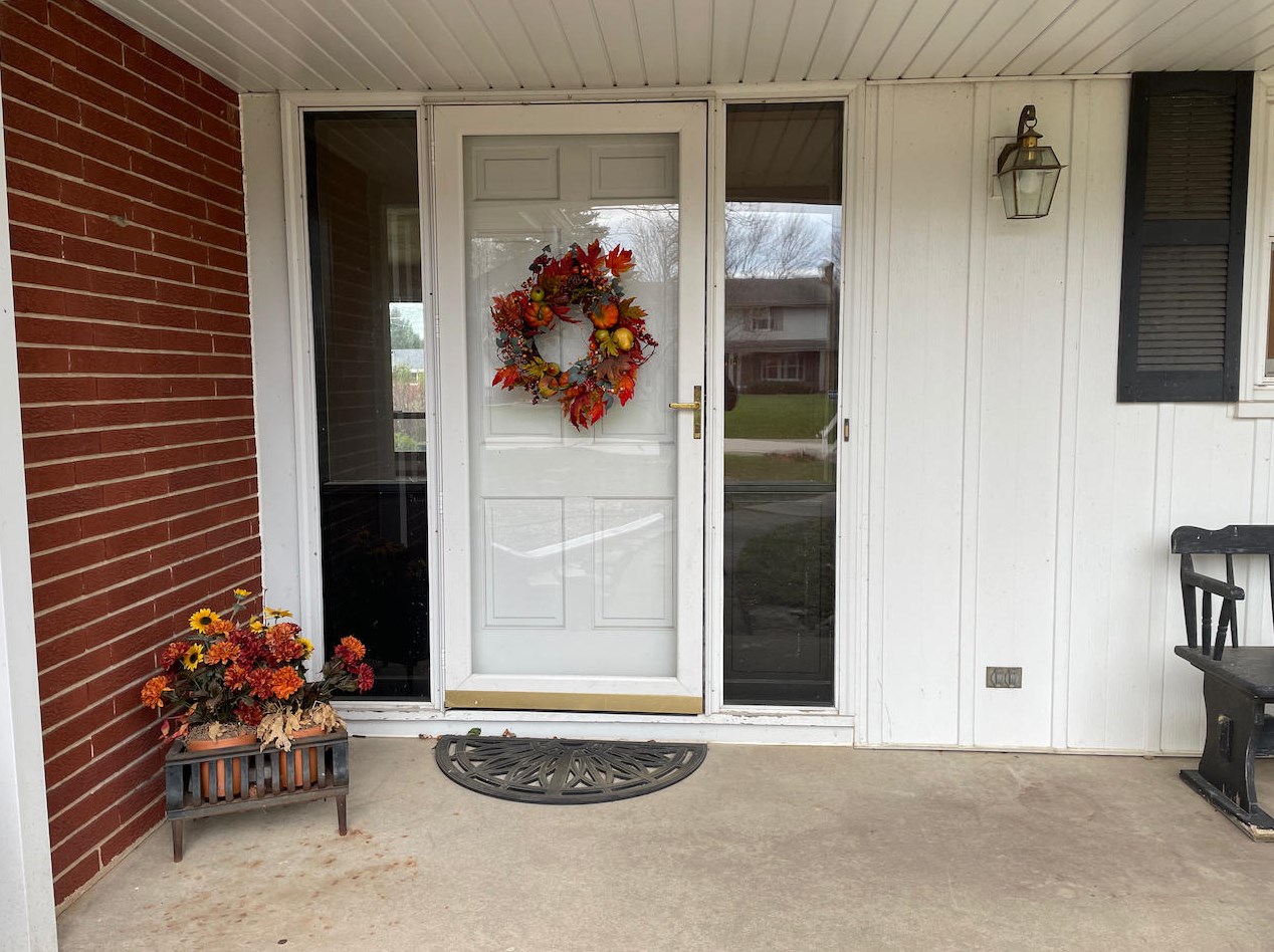 8710 Mary Dr, Racine, WI 53406-3122
