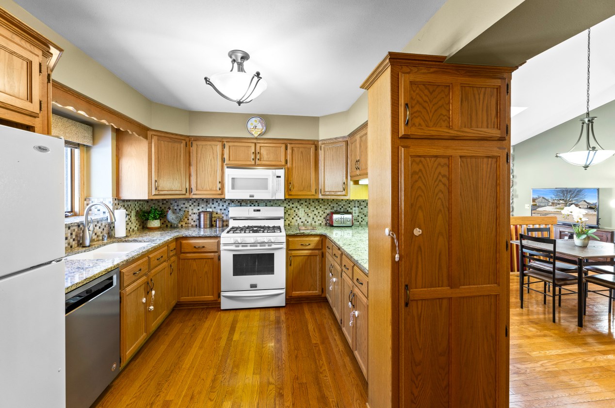 1240 Lansdowne Ct, Brookfield, WI 53045-4466