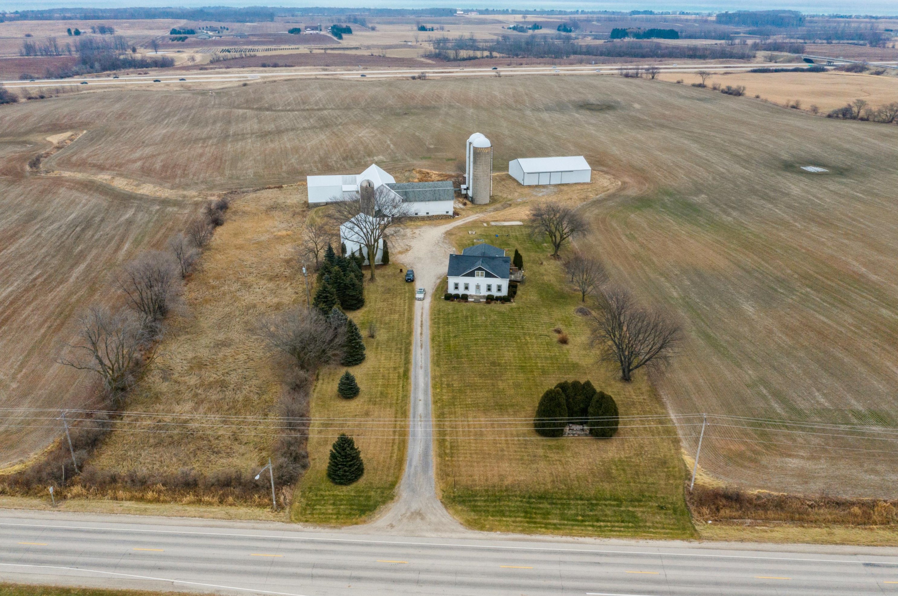 582 S Royal Ave, Belgium, WI 53004